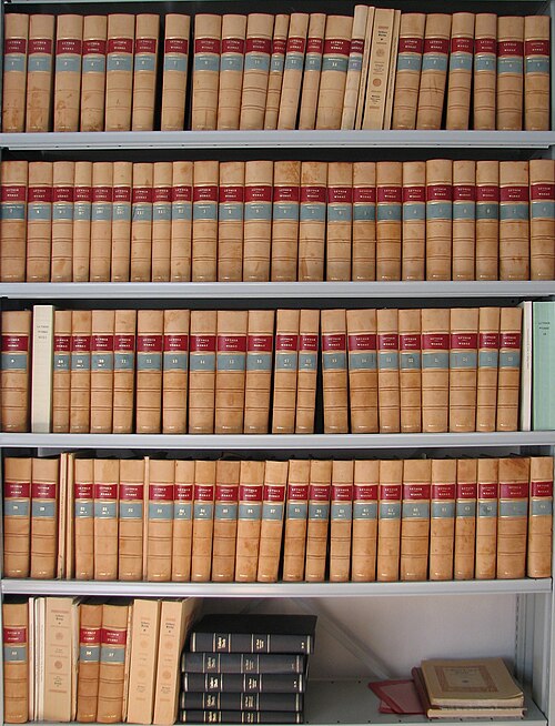 Bücherregal mit der Weimarer Ausgabe